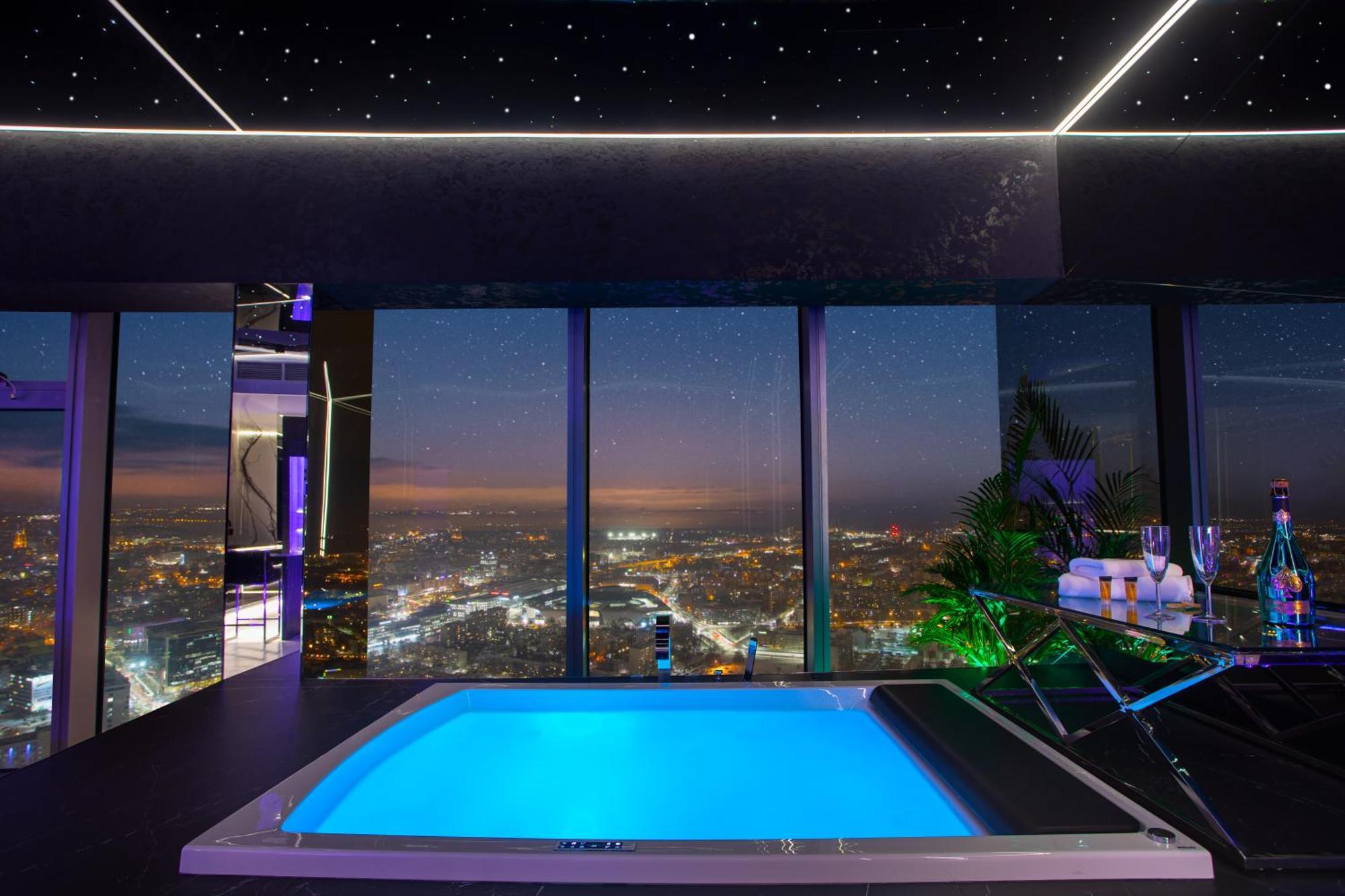 ורוצלב Apartamenty Sky Tower Z Jakuzzi Przy Oknie מראה חיצוני תמונה